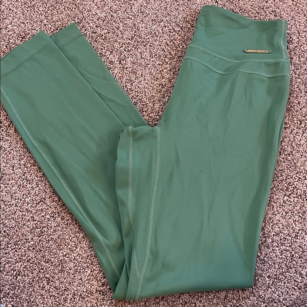 ⭐️ 3/$20 Whitney Simmons gym shark green leggings XS